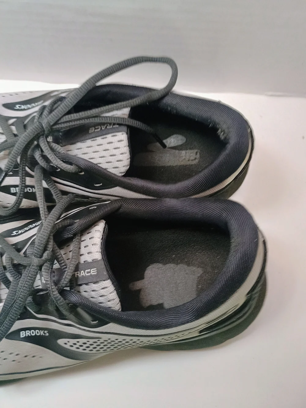 Brooks Trace 2 Black Gray Black Mens Running Shoes Mens Size 11